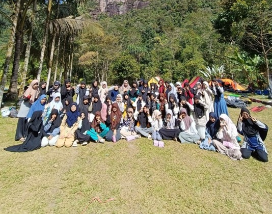 Menara Biru dan Mabit Tahfidz: Dua Kegiatan yang Digelar oleh SMP Islam Al Ishlah Tahun Ini